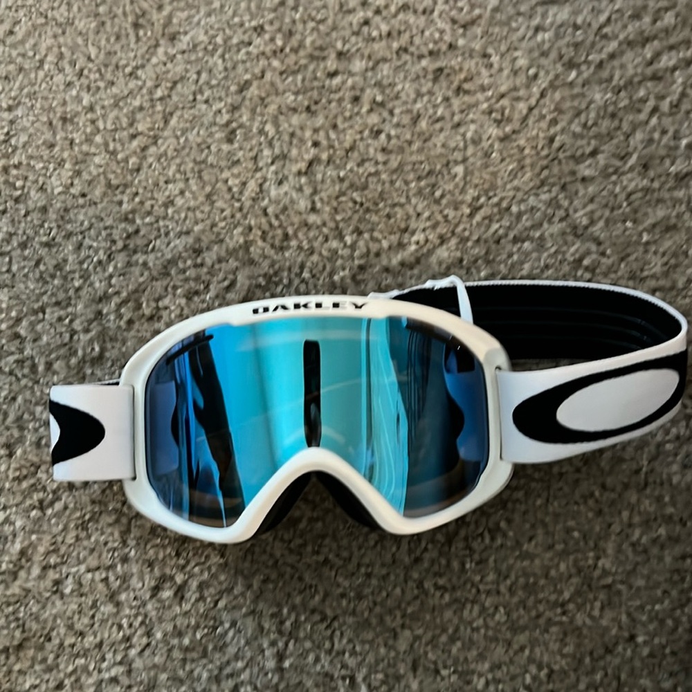 Oakley snow goggles